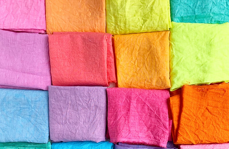 Uniwersalne barwniki do tkanin i innych powierzchni w formie płynnej RIT DYE