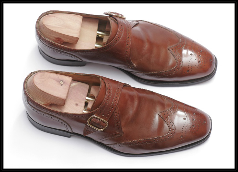 Renowacja skórzanego luksusowego obuwia. Odnowienie i naprawa butów.