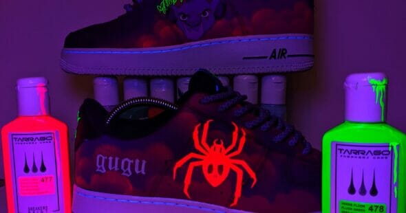 Akrylowe farby uv do customizacji sneakersow i jeansu świecące w ciemności