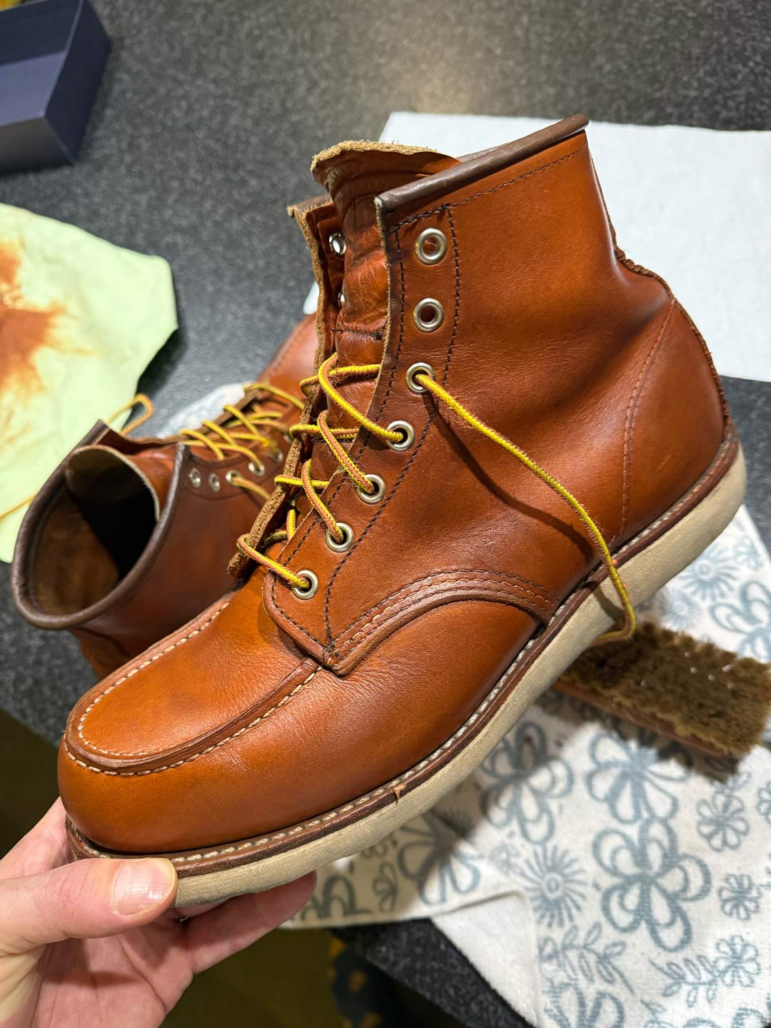 Obuwie skórzane red wings po renowacji kremem saphir pommadier