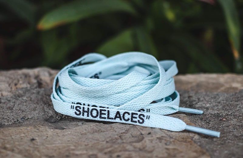 Neonowe jasno niebieskie sznurowadła, sznurówki, sznury do sneakersów, kicksów, Nike, OFF-WHITE, Adidas. Customizacja butów Lace Lab.