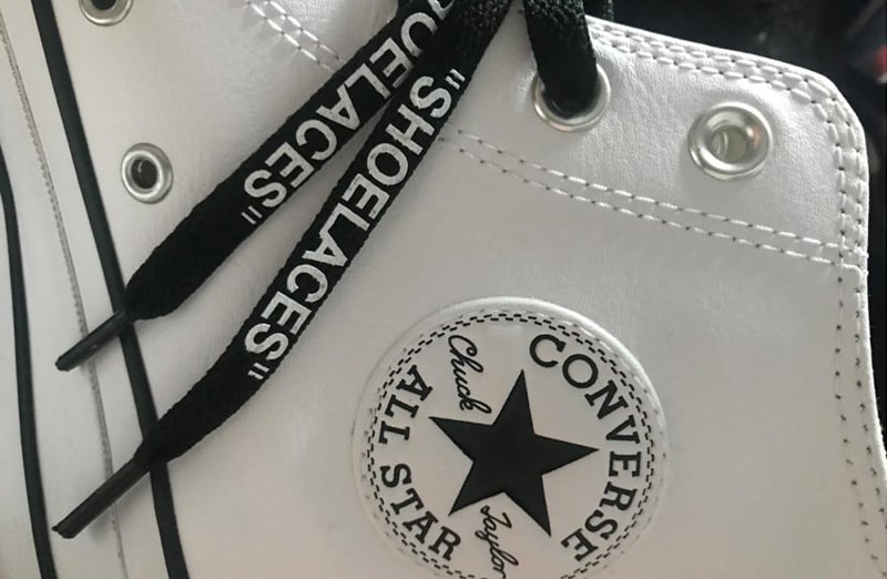 Białe z czarnym napisem sznurowadła do butów LACE LAB neon laces, personalizacja obuwia, custom, customizacja adidasów