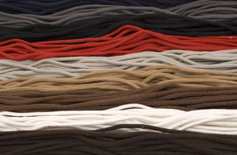 Brazowe sznurowadla eleganckie 2.5mm wytrzymale do eleganckich butow