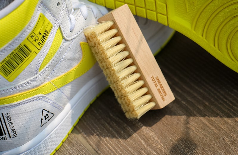 Szczotka do czyszczenia obuwia sportowego tarrago sneakers total brush. Czyszczenie i renowacja nike, adidas, puma, reebok, new balance.
