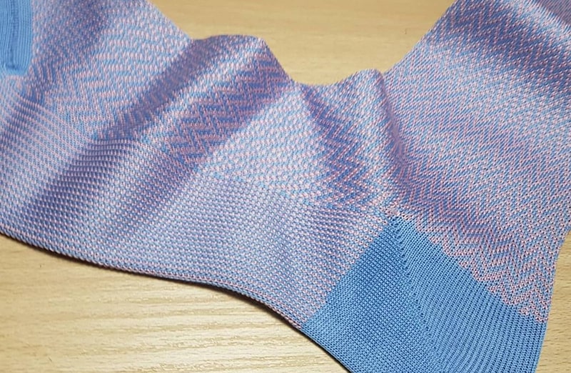 Eleganckie luksusowe podkolanówki i skarpetki męskie - pomysł na prezent. błękitne. Różowe.