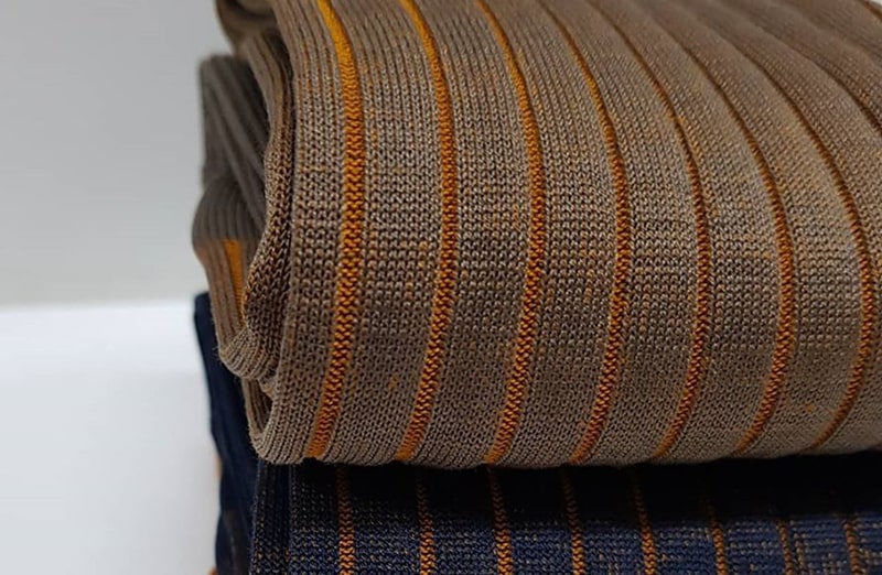 Viccel Shadow brązowe, musztardowe. Skarpetki z wydzieleniami idealne na prezent. Do garnituru, do jeansu, do chinosów. Fil d’Ecosse, egyptian cotton, bawełna egipska.