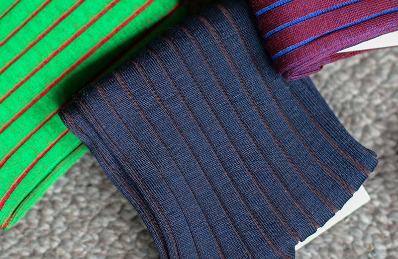 Eleganckie skarpety, garniturowe skarpety męskie Viccel Shadow granatowo brązowe. Skarpetki z wydzieleniami idealne na prezent. Do garnituru, do jeansu, do chinosów. Fil d’Ecosse, egyptian cotton, bawełna egipska.