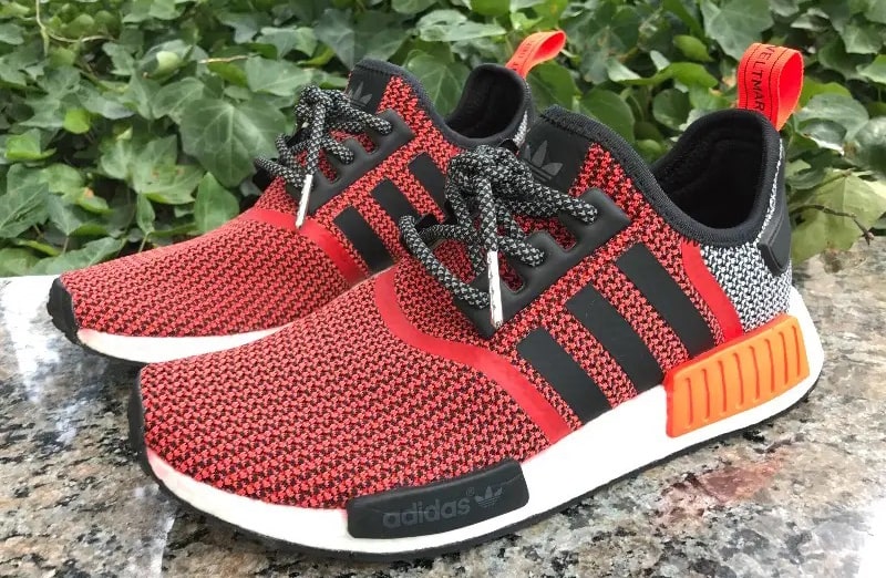 Czarne okrągłe odblaskowe sznurowadła, sznurówki, sznury do sneakersów, kicksów, Adidas NMD R1, Ultra Boost, Yeezy 350. Customizacja butów Lace Lab.