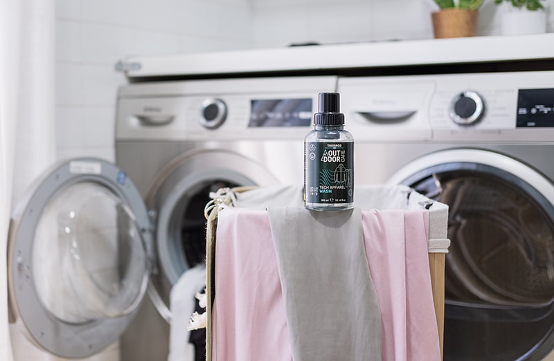 środek czyszczący do odzieży technicznej i outdoorowej. Skutecznie usuwa zabrudzenia,