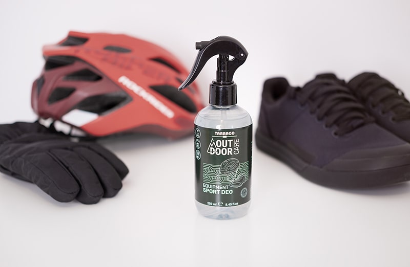 Ekologiczny dezodorant w sprayu do trudnych do prania akcesoriów sportowych