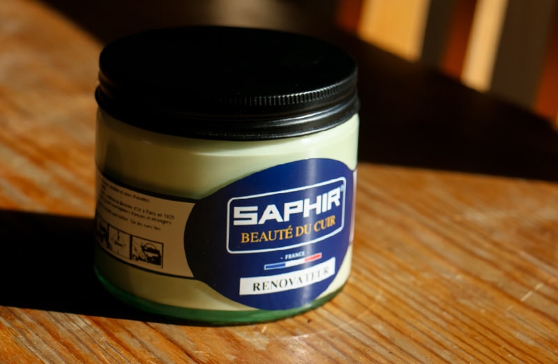 Renowacja skórzanych butów za pomocą kremu do renowacji saphir dbc renovateur, czyszczenie obuwia, regeneracja skór