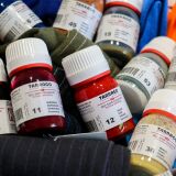 Farba do licowych i syntetycznych skór oraz tkanin. Farby do sneakersów i kurtek jeansowych. 