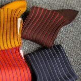 Eleganckie luksusowe podkolanówki i skarpetki męskie - pomysł na prezent. brązowo tabakowe