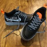 Odblaskowe płaskie sznurowadła czarne,  stworzone  do popularnych modeli Nike air max 90
czy innych modeli Nike