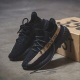 Siwo czarne okrągłe sznurowadła stworzone  do popularnych modeli Adidas Yeezy 350 Boost czy Adidas NMD