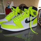 Zielone, limonkowe sznurowadła płaskie Lace Lab. Sznurówki do customizacji sneakersów Jordan, Nike, Air Jordan 1, Retro High, Obsidain