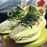 Okrągłe limonkowo czarne sznurowadła stworzone do popularnych modeli Adidas Yeezy 350 Boost czy Adidas NMD