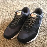 Czarne okrągłe odblaskowe sznurowadła, sznurówki, sznury do sneakersów, kicksów, Adidas NMD R1, Ultra Boost, Yeezy 350. Customizacja butów Lace Lab.