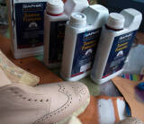 Barwniki do odnowienia koloru skórzanego obuwia, butów, toreb, torebek. Farby do butów.