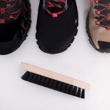 Akcesorium do konserwacji butów – Footwear Brush w plecaku turystycznym