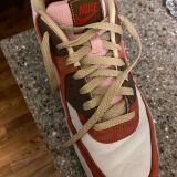 Płaskie beżowe sznurowadła do butów LACE LAB Red Flat laces, personalizacja obuwia, custom, customizacja adidasów