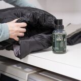 Płyn do konserwacji wszystkich rodzajów odzieży wypełnionej naturalnym lub syntetycznym puchem, takich jak śpiwory, kurtki, anoraki, kamizelki i spodnie.