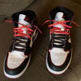 Czerwono czarne sznurowadła płaskie Lace Lab. Sznurówki do customizacji sneakersów Jordan, Nike, Air Jordan 1, Retro High, Obsidain
