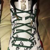 Okrągłe zielono czarne sznurowadła stworzone  do popularnych modeli Adidas Yeezy 350 Boost czy Adidas NMD