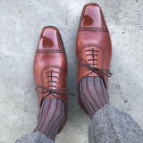 eleganckie siwe z wydzielaniami bordowymi skarpety męskie viccel socks shadow stripe gray burgundy